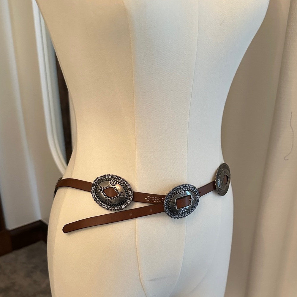 Stylish Lauren Brown Concha Belt with Silver Detailing